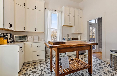 Ashland House | Barclay Klum House | Walk to Downtown | Soaking Tub & Gourmet Kitchen