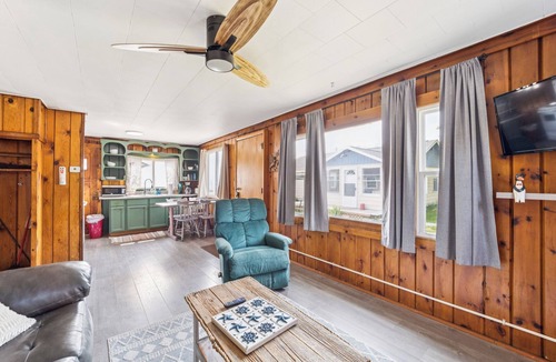 Oscoda Cabin | Barefoot Beach Resort