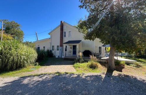 Glen Arbor House | Barefootin on M22