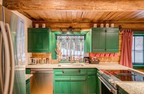 Leavenworth Cabin | Barenhutte - Whimsical Cabin In The Woods