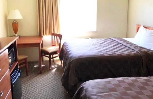 Kellogg House | Bargain Stay In The Silver Valley! Swimming Pool and Hot Tub, Gym!