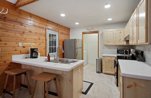 La Pine House | Basecamp - Cabin, Private Fenced Beauty! Detached Game Room, Darts, Basketball, Foosball