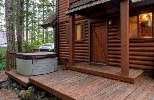 Welches House | Basecamp Compound - Hot Tubs & Highland Cows