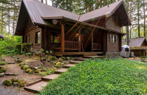 Welches House | Basecamp Compound - Hot Tubs & Highland Cows