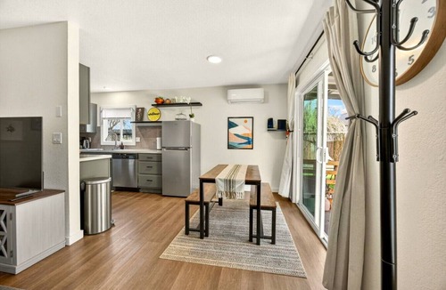 Grants Pass House | Basecamp GP | Entire 4BR Duplex Near Downtown
