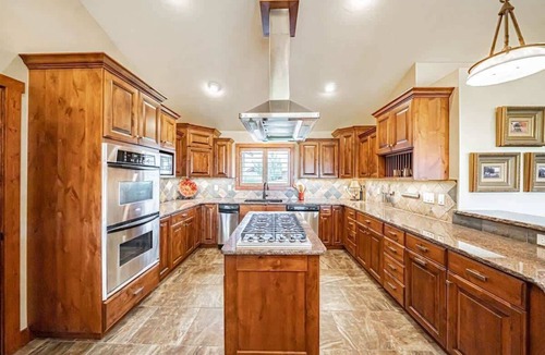 Victor House | Basecamp Stays: Upscale Retreat, Hot Tub, Mtn View