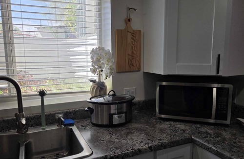 Fairpark House | Basement. Great Location. 1 min away from the freeway. 5 mins from the downtown