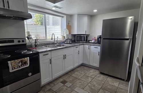 Fairpark House | Basement. Great Location. 1 min away from the freeway. 5 mins from the downtown
