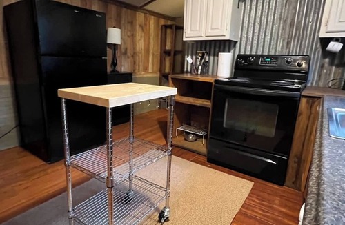 Cedar Creek Cabin | Basic Accommodation In Cedar Creek/Bastrop