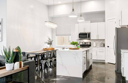 Hurricane House | Baxter: Pet Friendly + Private Pool/Hot Tub + Golf