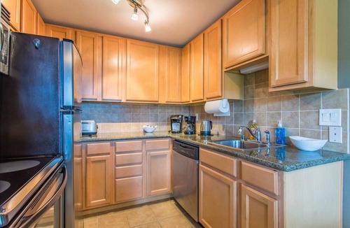 North End Condo | Bay View, Best Area, No Stairs, 2 Baths, WD, View!