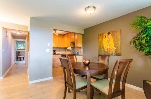 North End Apartment | Bay View, Best Area, No Stairs, WD, 2 Baths, 2 Bedrooms, Balcony, View, 925sf