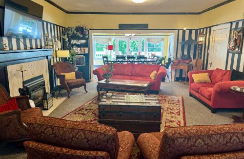 Ashland Hotel | Bayberry Inn B&B and Oregon Wellness Retreat