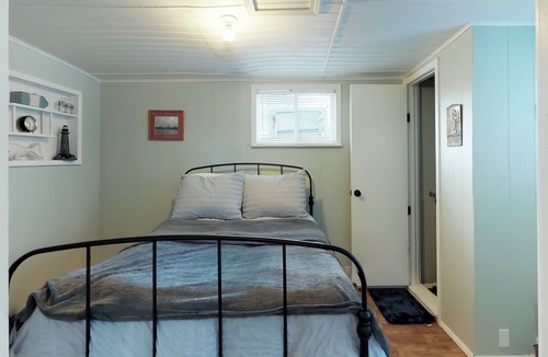 Westport House | Bayfront guest house - amazing view of Westport Marina, near Float 3 & museum