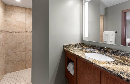 Jamestown Hotel | Baymont by Wyndham Jamestown Conference Center & Water Park