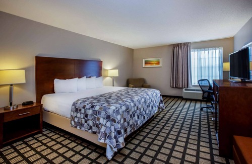 Mackinaw City Hotel | Baymont by Wyndham Mackinaw City