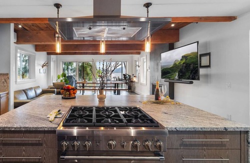 Northeast Bellevue House | Bayview Modern Luxury by the Lake