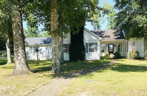 Daphne House | Beach access, in historic Montrose area, directly across from Mobile Bay