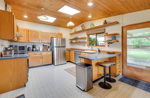 Greenbank House | Beach & Bay Access! 5-Acre Whidbey Island Retreat