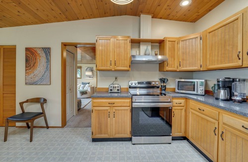 Greenbank House | Beach & Bay Access! 5-Acre Whidbey Island Retreat