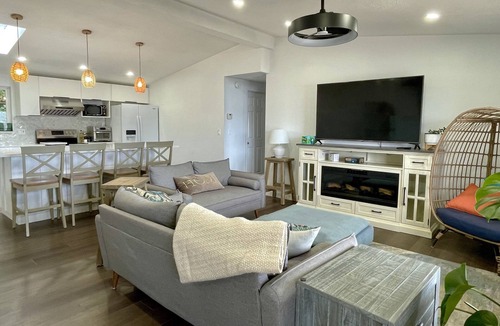 Silverdale House | Beach bungalow and studio suite. Entire property.