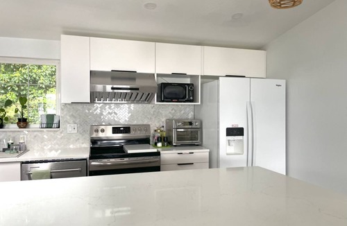 Silverdale House | Beach bungalow and studio suite. Entire property.