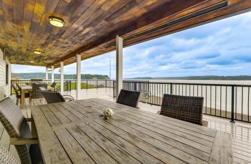 Anderson Island House | Beachfront Anderson Island Escape Rainier Views!