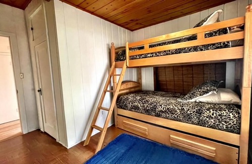 Burley Cottage | Beachfront Bliss: Your Private Escape on Vashon Island