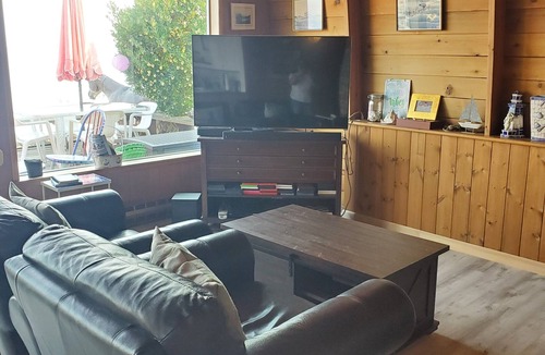 Langley Cabin | Beachfront cabin, no bank waterfront Langley-eagles & whales. 10 steps to beach