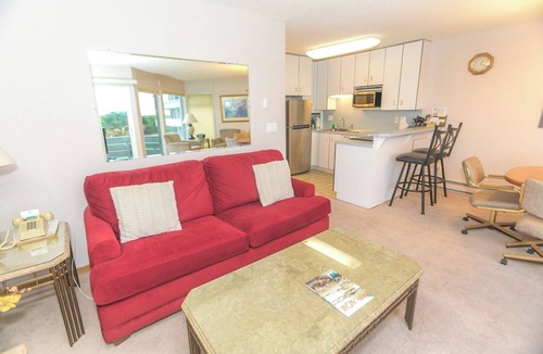 Ocean Shores Apartment | Beachfront Condo with Fireplace, Pool, Dry Sauna and Full Kitchen