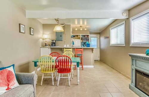 Ocean Shores Condo | Beachfront Condo | Walk to DT | Dogs OK | Unit A