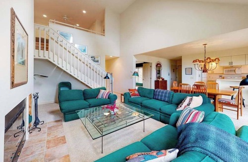 Glen Arbor Condo | Beachfront condo with sunset & lake views, fireplace, washer/dryer