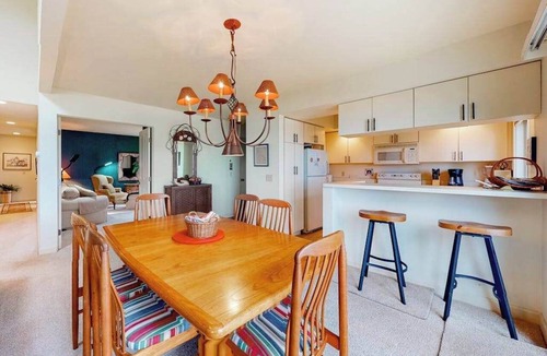 Glen Arbor Condo | Beachfront condo with sunset & lake views, fireplace, washer/dryer
