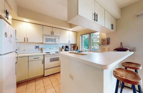 Glen Arbor Condo | Beachfront condo with sunset & lake views, fireplace, washer/dryer