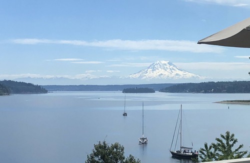 Longbranch House | Beachfront retreat with Mt. Rainier views
