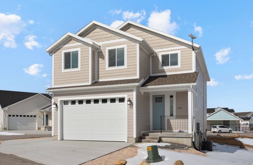 Sweetwater House | BeachVibe5 - Ideal Beach, 4BR, No cleaning fee & EV Plug