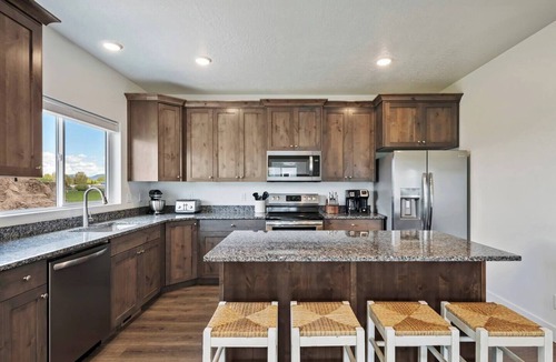 Sweetwater House | Beacon Point W/Private Hot Tub Sleeps 18 + Arcade and Ideal Beach Access!