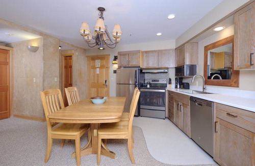 Big Sky Condo | Bear Cave- Big Sky Shoshone Ski in/Out condo-Gondola adjacent!
