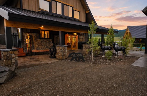 Island Park Cabin | Bear Creek Lodge+Wifi+Hotub+Sauna+AC+12minstoYNP