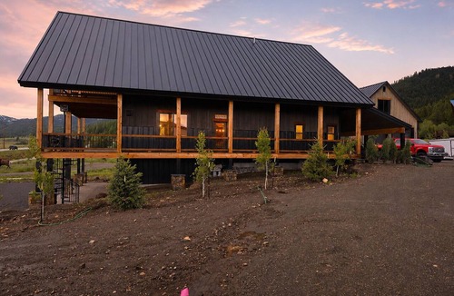 Island Park Cabin | Bear Creek Lodge+Wifi+Hotub+Sauna+AC+12minstoYNP