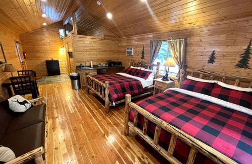 Thompson Falls Hotel | Bear Creek Resort