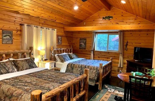 Thompson Falls Hotel | Bear Creek Resort