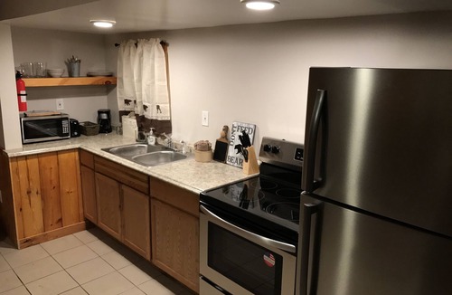 Wellston Hotel | Bear Den at The Black Bear Inn! Satellite, WiFi, Near Resorts & Hiking Trails!