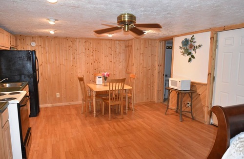 Woodbine Cabin | Bear Den | Full Kitchen Cabin Near Laurel River Lake & Cumberland Falls