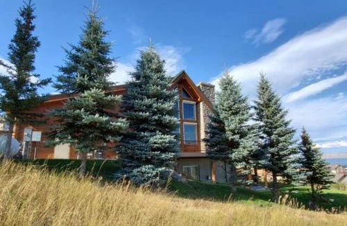 Harbor Village Villa | Bear Foot Lodge - Amazing Views! Arcade, Hot Tub, Family Fun Cabin!