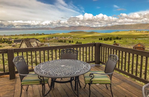 Sweetwater Cabin | Bear Lake Family & Group Retreat. Lake Views, Beach Access, AC, large kitchen
