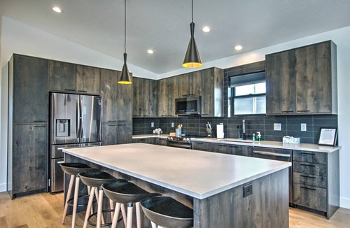 Sweetwater House | Bear Lake Hillside Retreat - POOL ACCESS with Ideal Beach. New Construction!