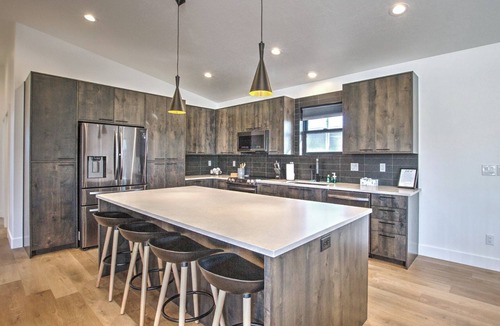 Sweetwater House | Bear Lake Hillside Retreat - POOL ACCESS with Ideal Beach. New Construction!