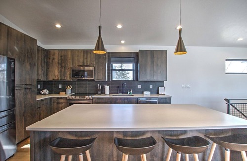 Sweetwater House | Bear Lake Hillside Retreat - POOL ACCESS with Ideal Beach. New Construction!