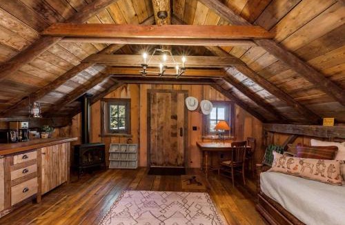 Virginia City House | Bear's Den in Ennis, Montana